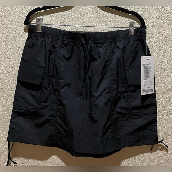 NWT Lululemon Nylon Cargo Mini Skirt in Black Pull & Tie The Side Seams Size L - Picture 6 of 11
